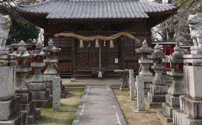 旗頭神社の境内の灯籠